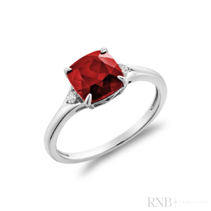 Bague solitaire en pierre précieuse taille coussin et diamant