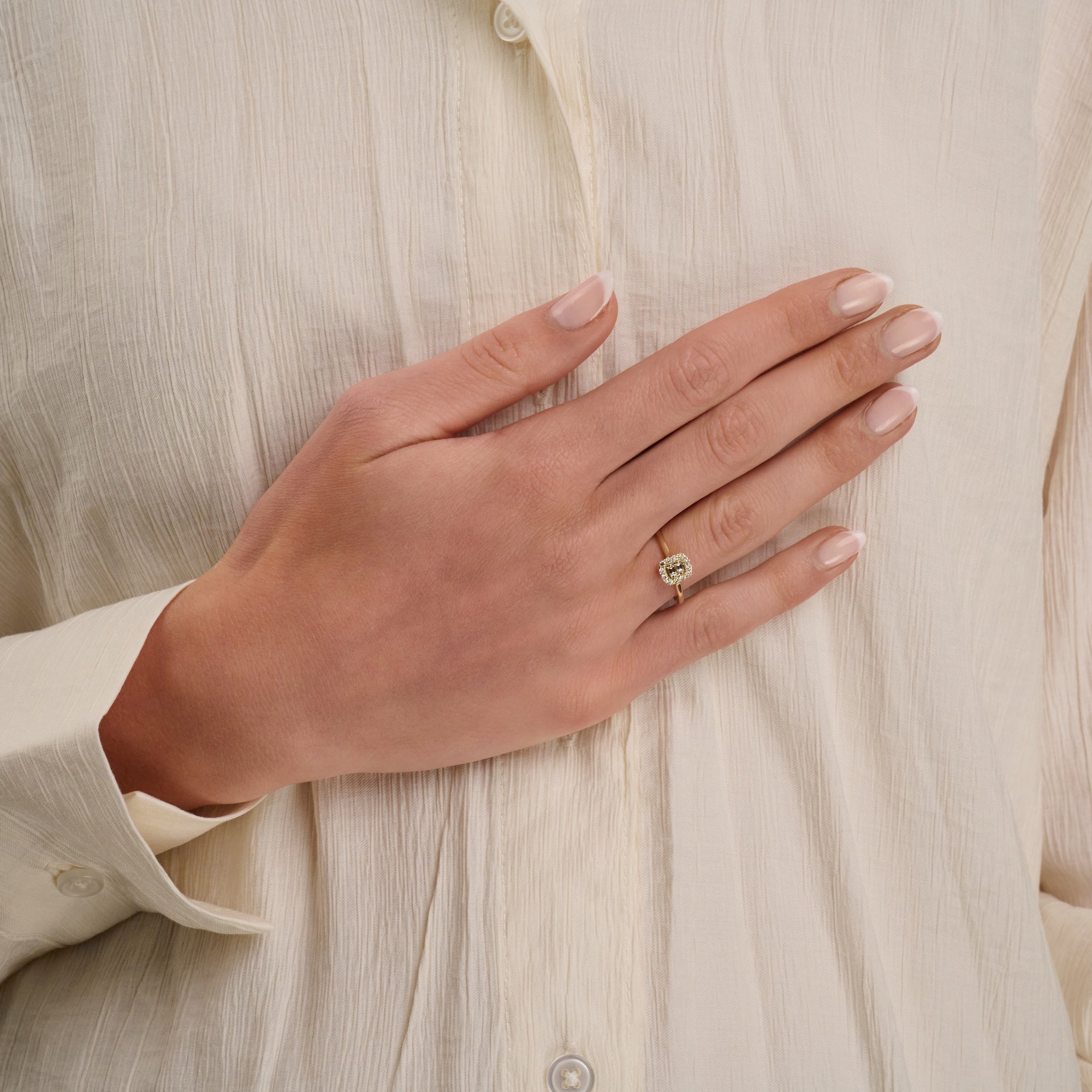 Bague en diamant illusion en forme d'émeraude