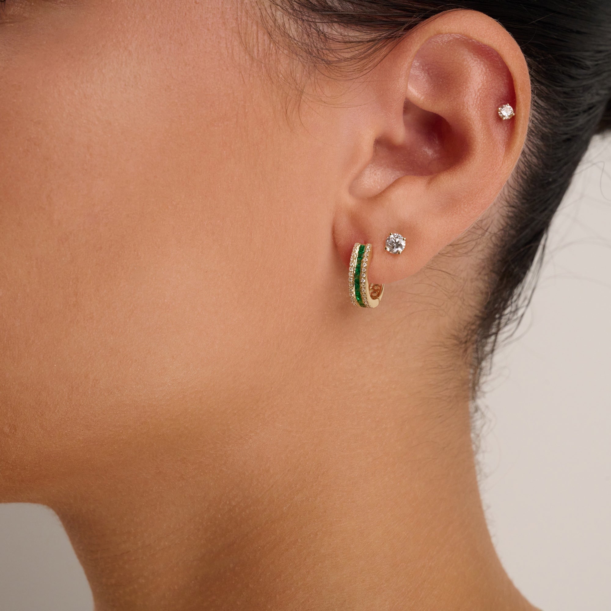 Boucles d'oreilles Huggie en pierres précieuses et diamants