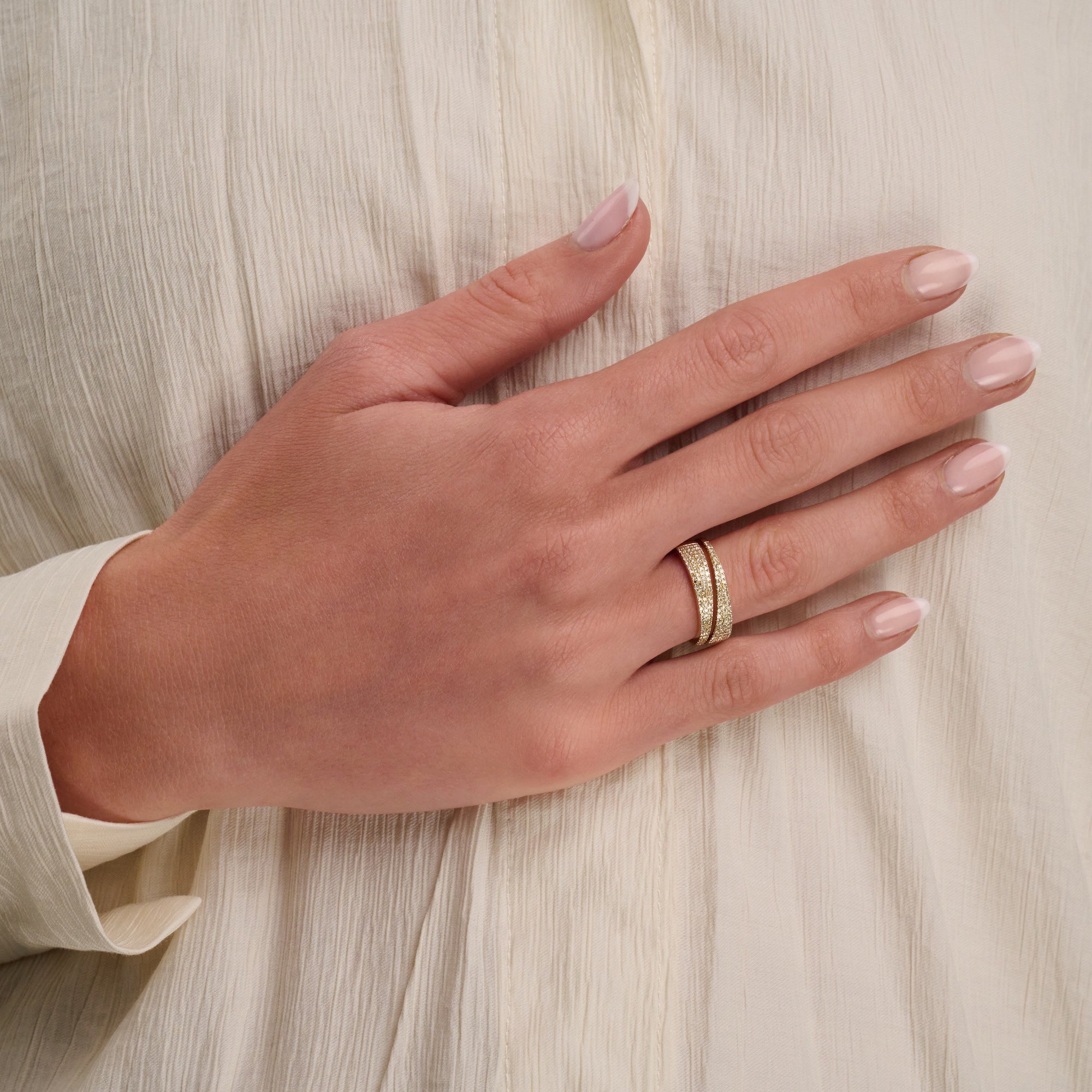 Bague fantaisie à large pavé de diamants