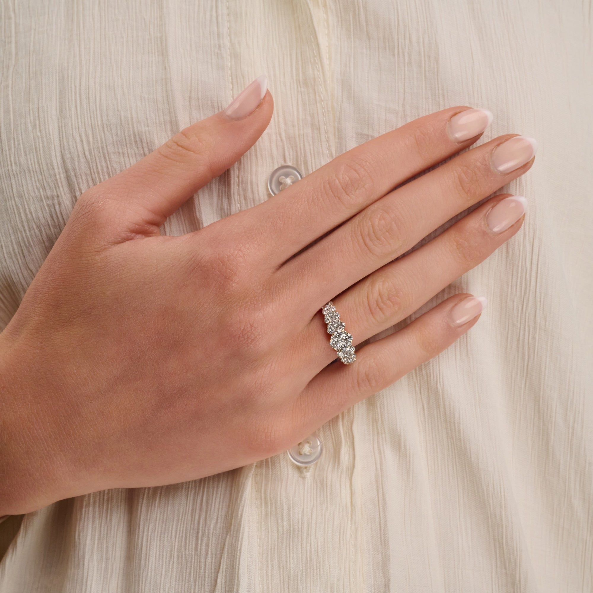 Bague fantaisie à plusieurs grappes de diamants