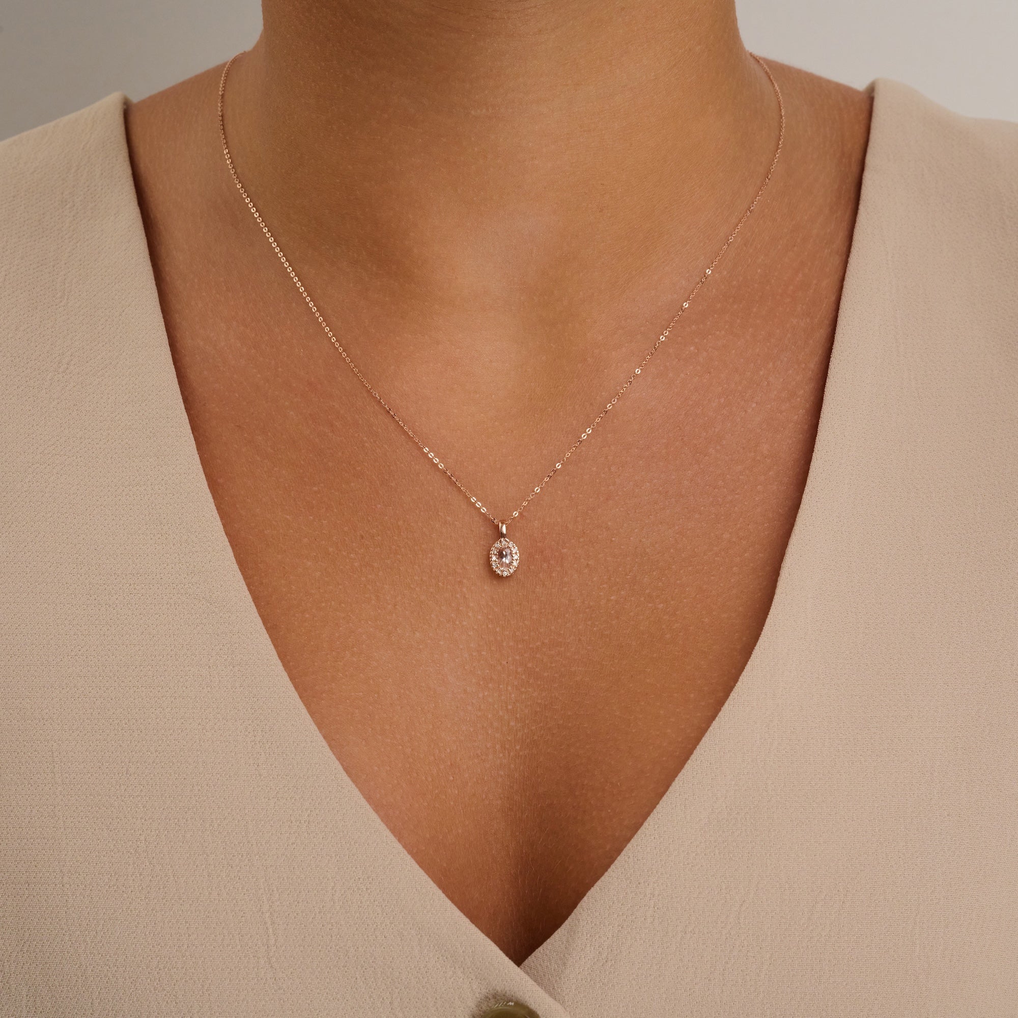 Pendentif ovale en morganite et halo de diamants