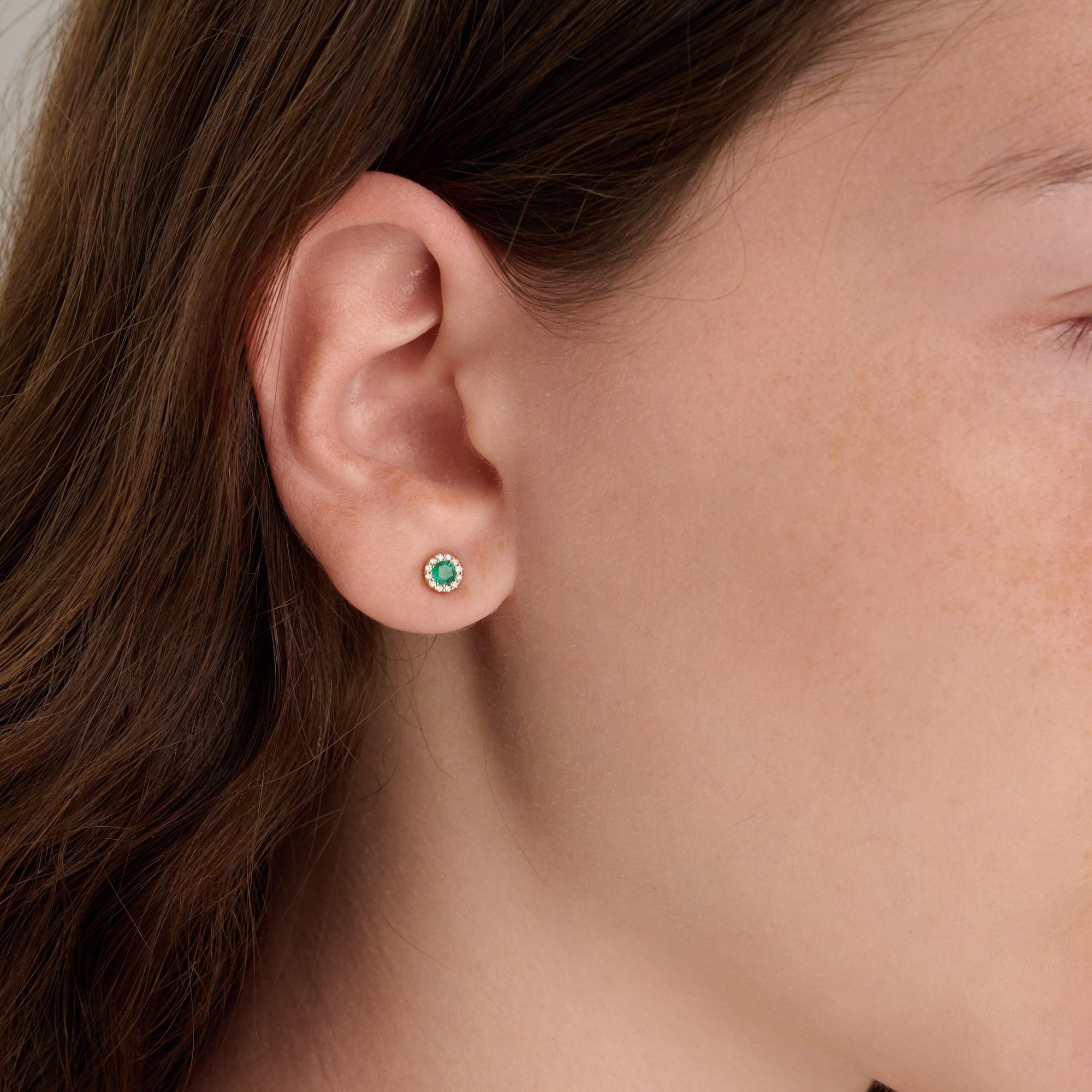 Boucle d'oreille en pierre précieuse et halo de diamants