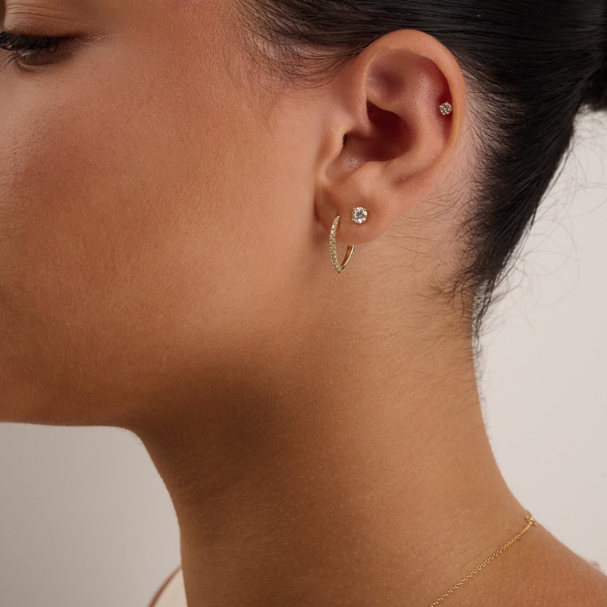 Boucles d'oreilles en forme de V avec diamants